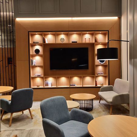 Holiday Inn Express Gurugram Sector 50 By Ihg Гургаон Екстериор снимка
