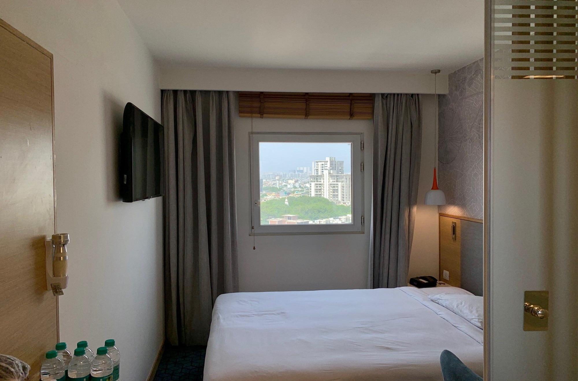 Holiday Inn Express Gurugram Sector 50 By Ihg Гургаон Екстериор снимка