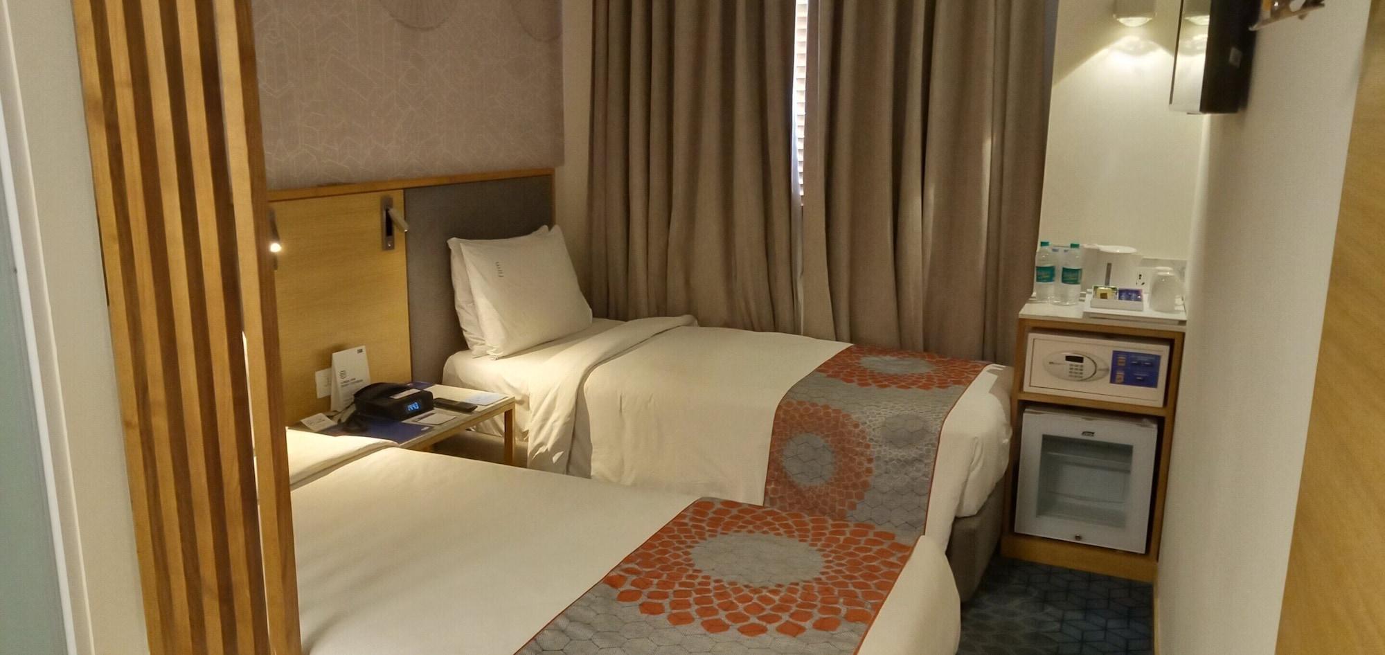 Holiday Inn Express Gurugram Sector 50 By Ihg Гургаон Екстериор снимка