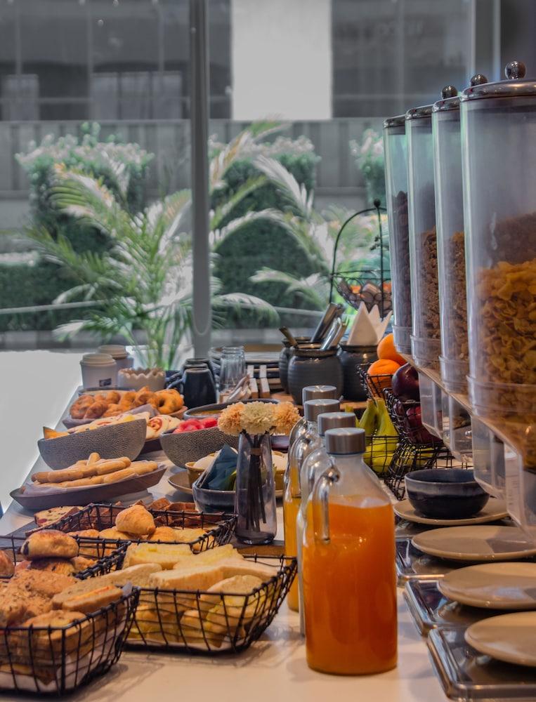 Holiday Inn Express Gurugram Sector 50 By Ihg Гургаон Екстериор снимка