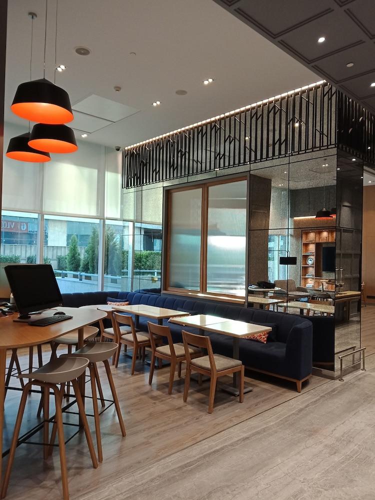 Holiday Inn Express Gurugram Sector 50 By Ihg Гургаон Екстериор снимка