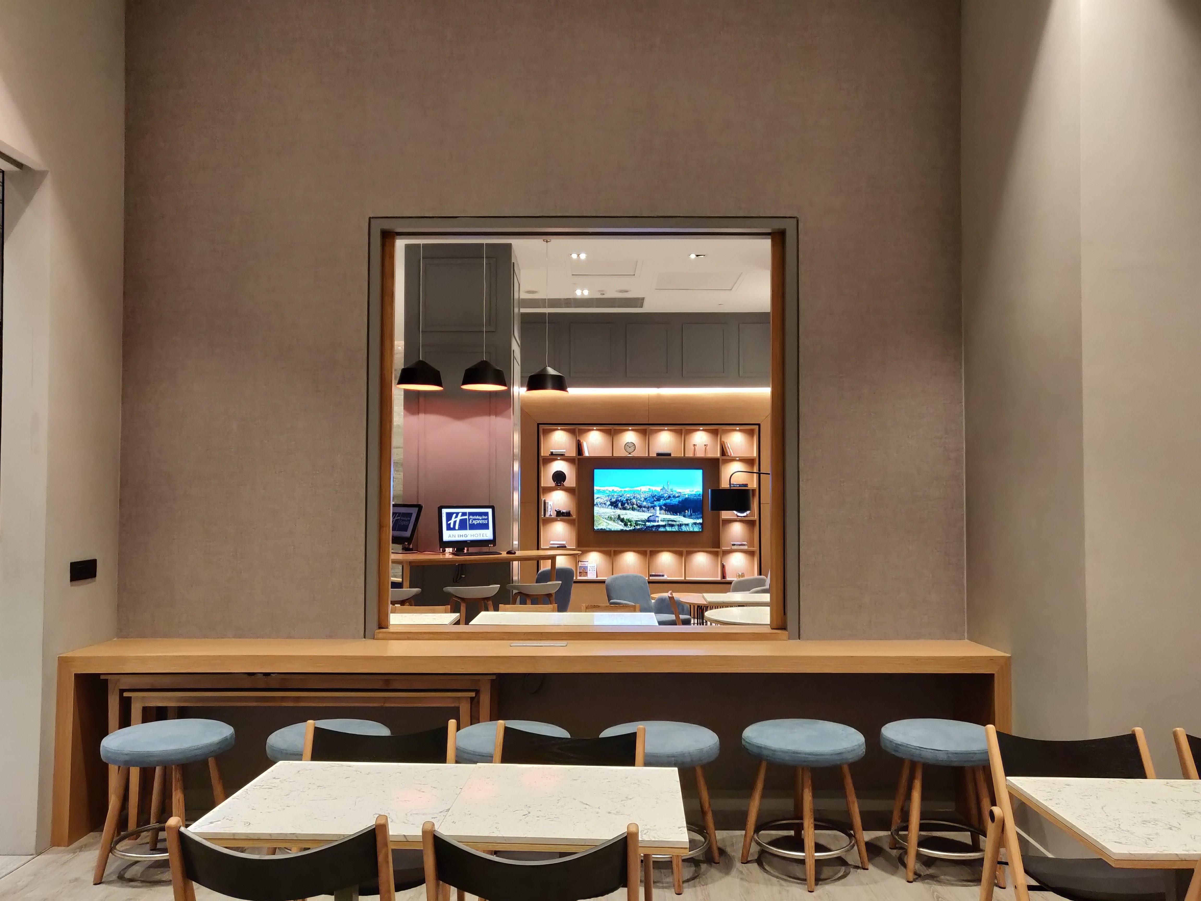 Holiday Inn Express Gurugram Sector 50 By Ihg Гургаон Екстериор снимка
