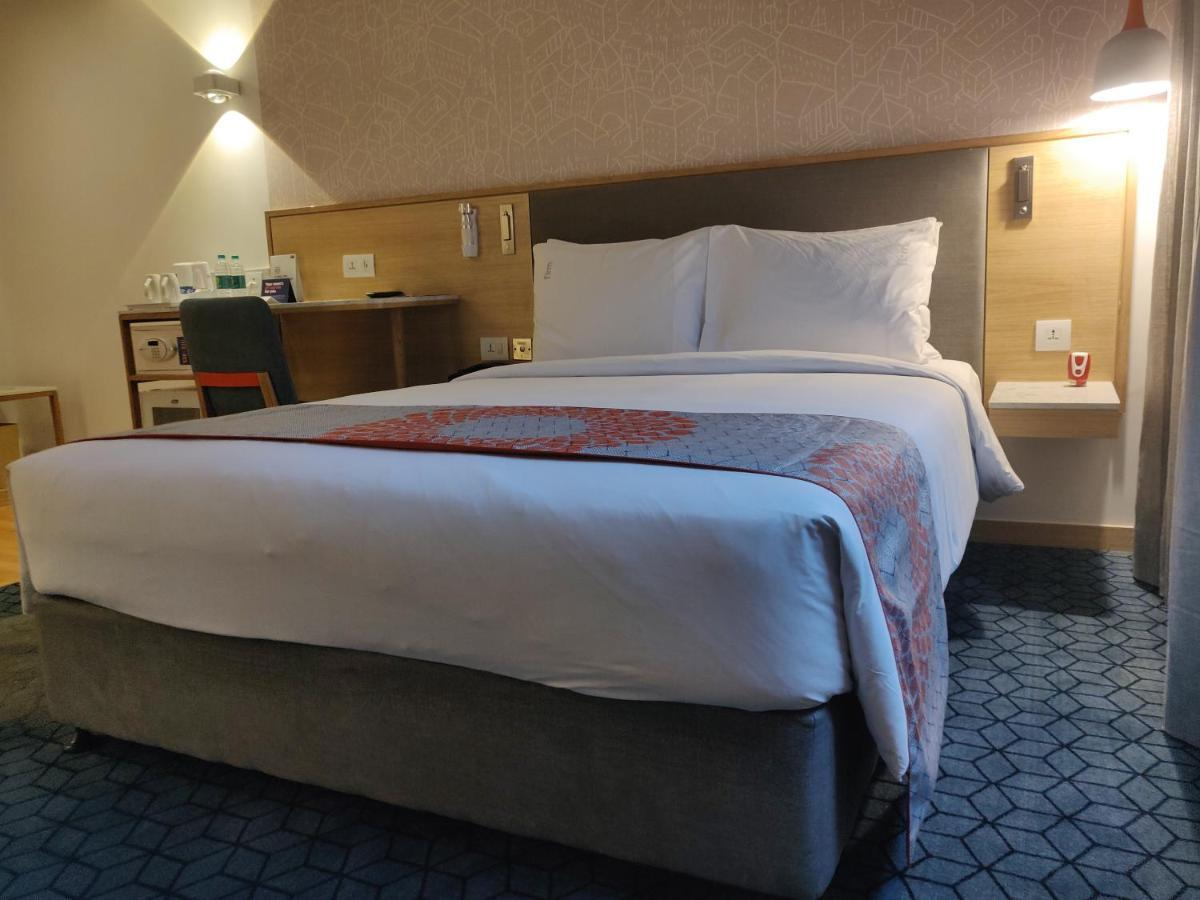 Holiday Inn Express Gurugram Sector 50 By Ihg Гургаон Екстериор снимка
