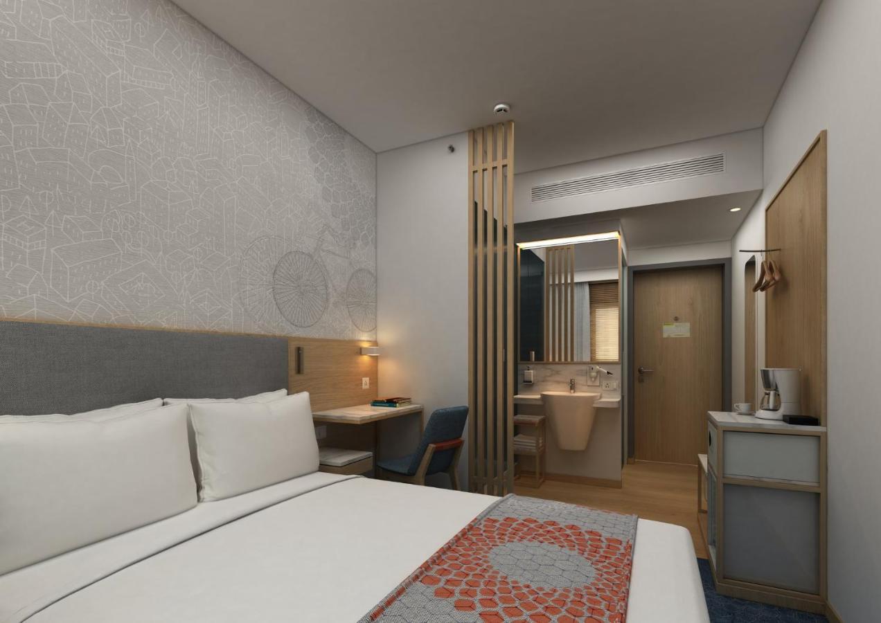 Holiday Inn Express Gurugram Sector 50 By Ihg Гургаон Екстериор снимка