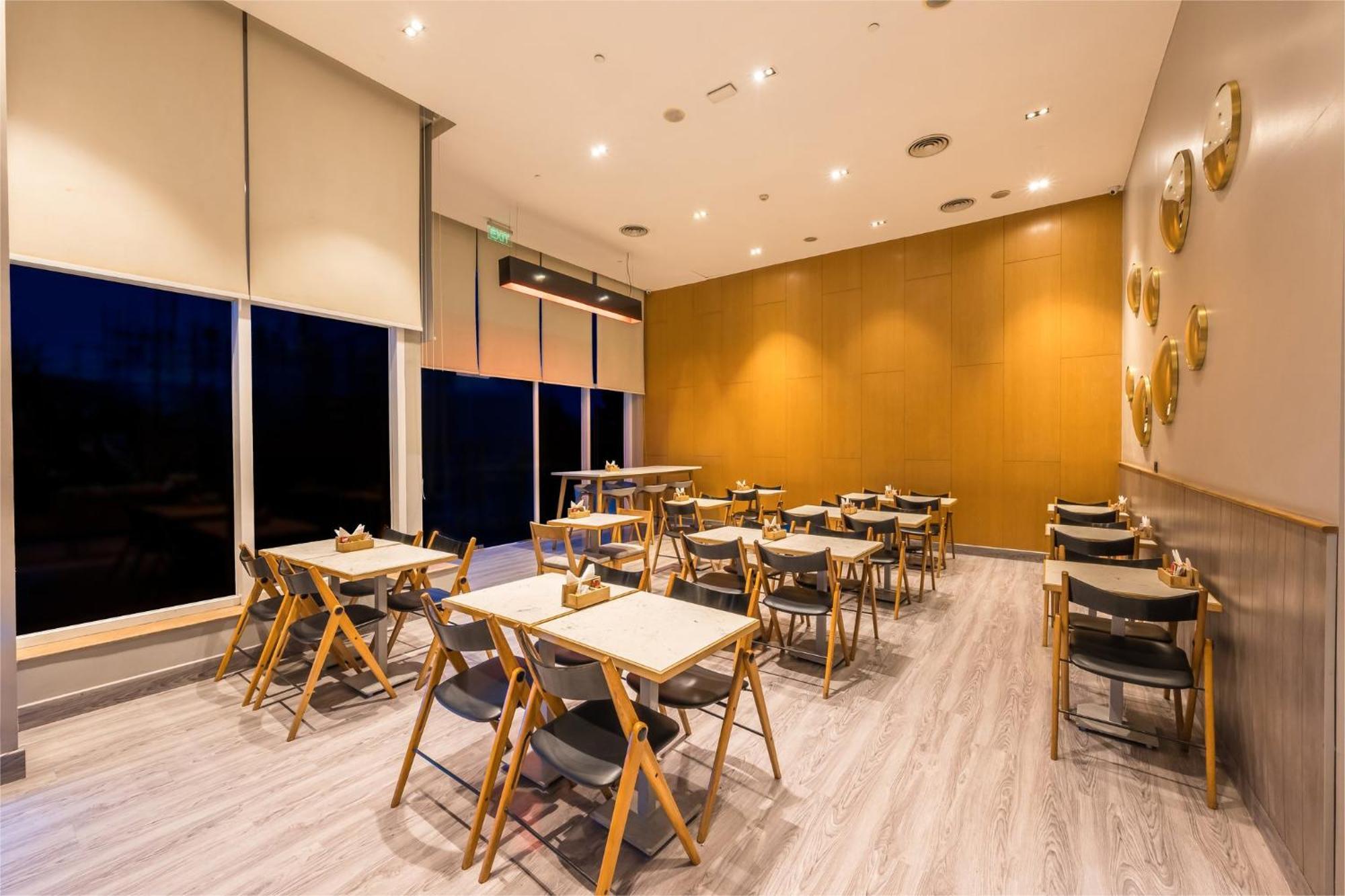 Holiday Inn Express Gurugram Sector 50 By Ihg Гургаон Екстериор снимка