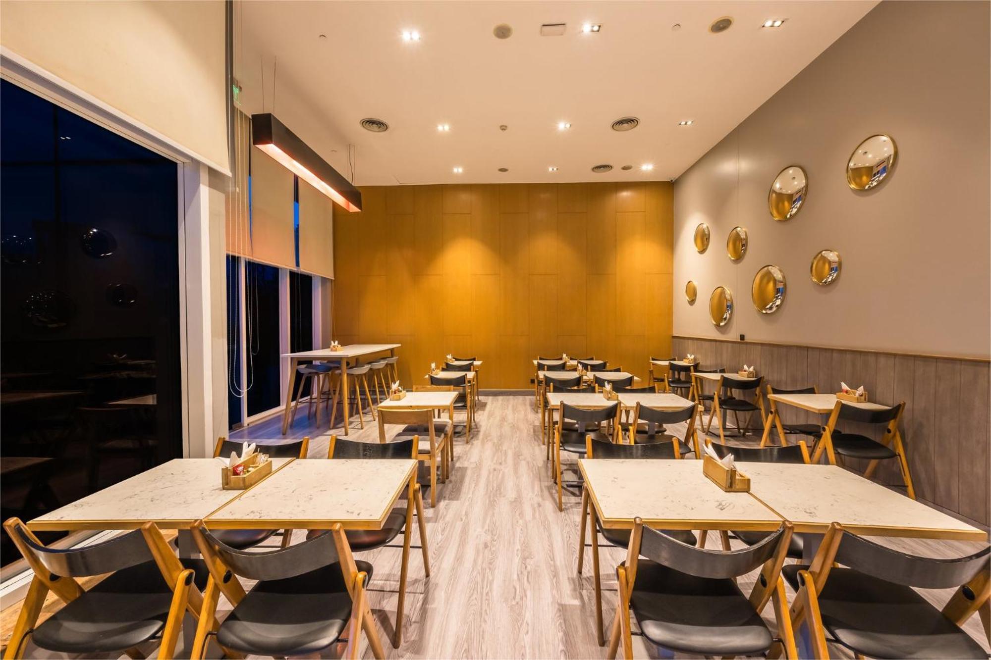 Holiday Inn Express Gurugram Sector 50 By Ihg Гургаон Екстериор снимка