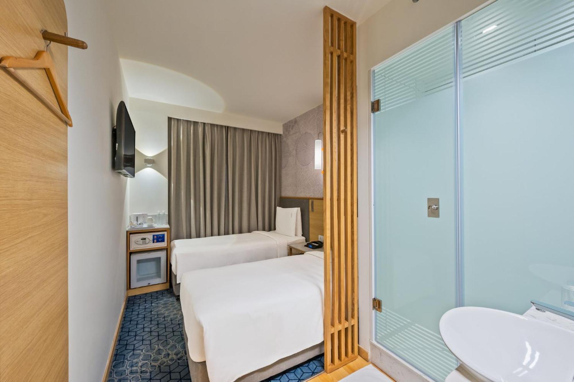 Holiday Inn Express Gurugram Sector 50 By Ihg Гургаон Екстериор снимка