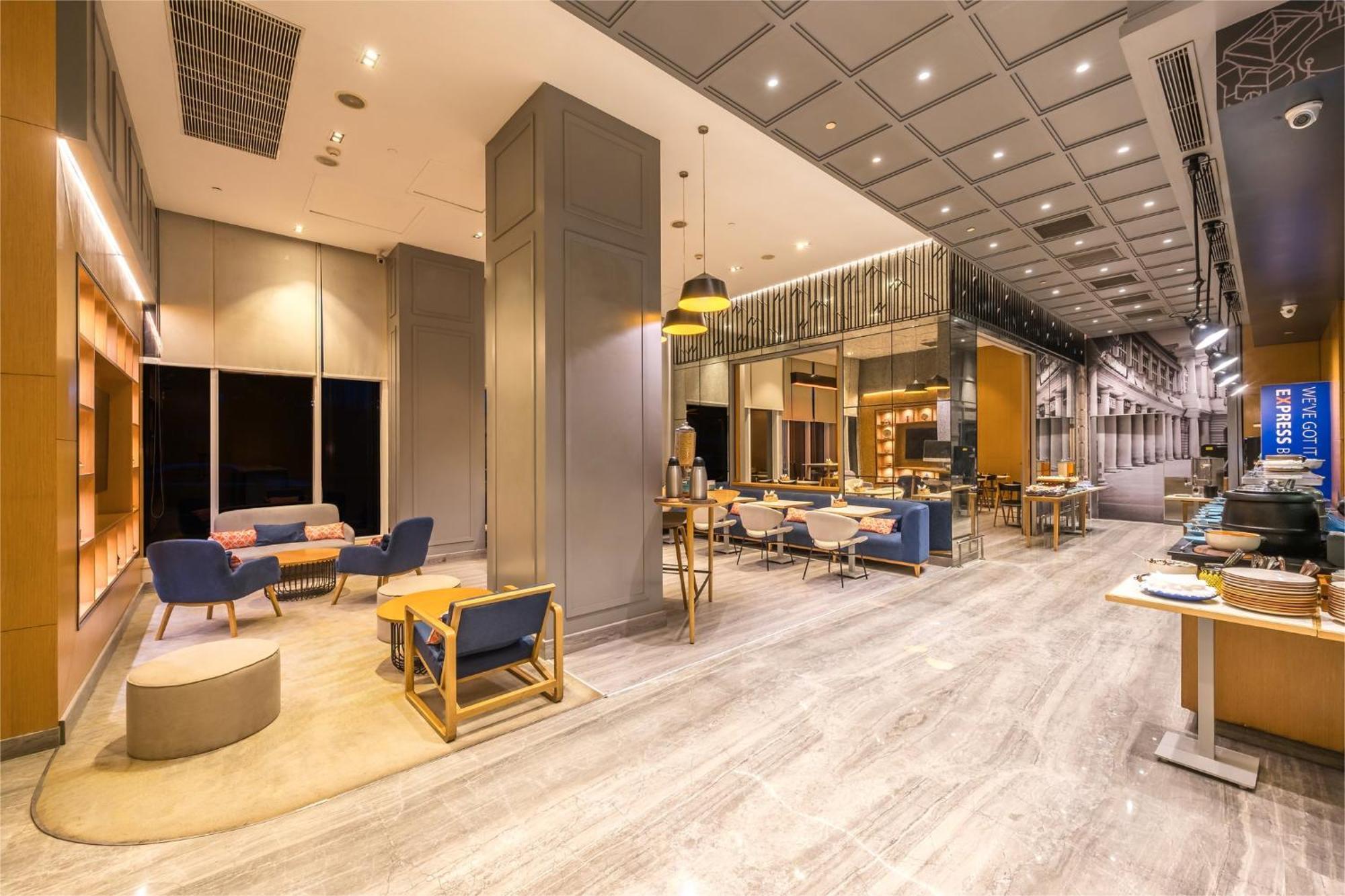 Holiday Inn Express Gurugram Sector 50 By Ihg Гургаон Екстериор снимка