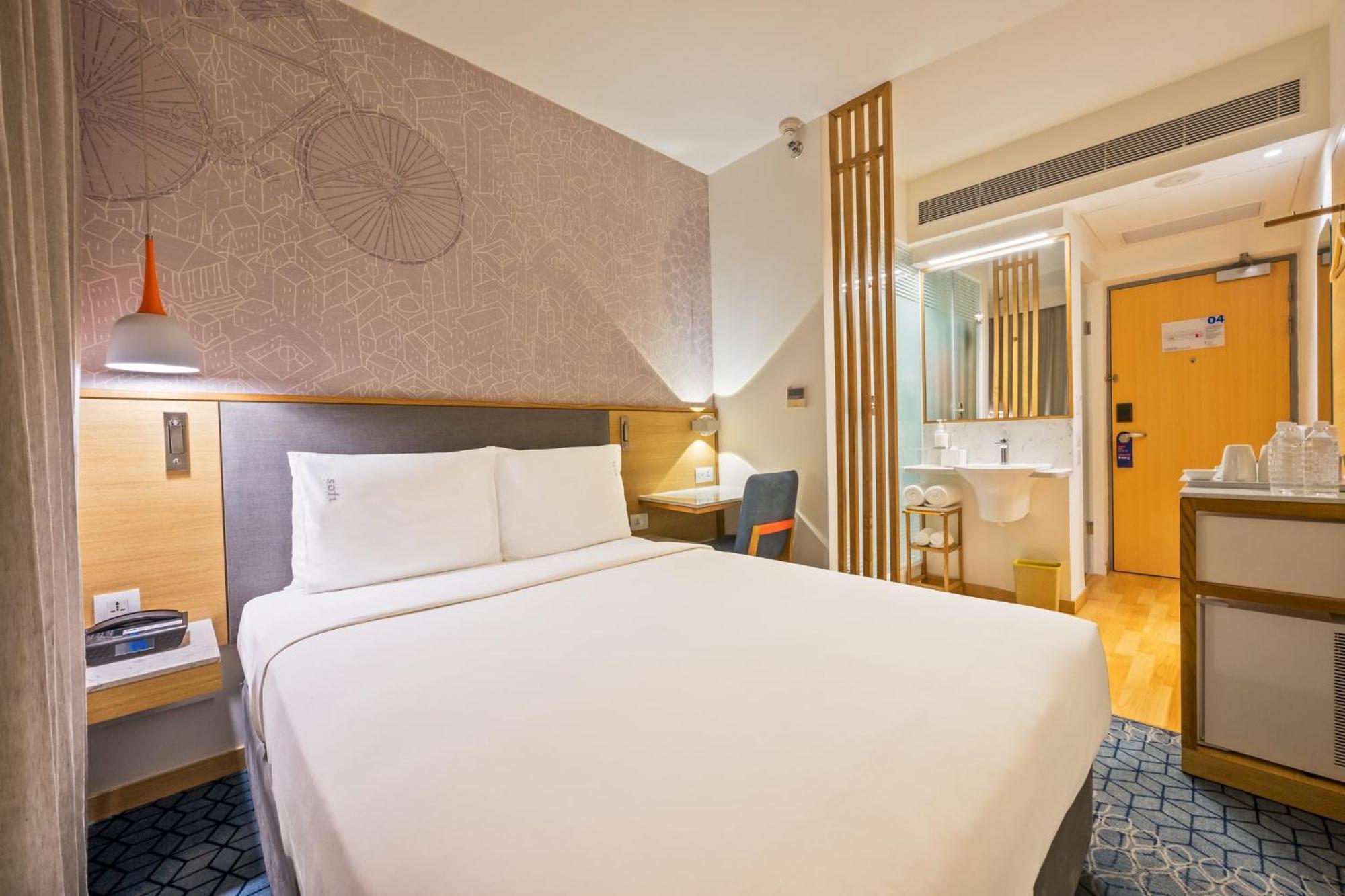 Holiday Inn Express Gurugram Sector 50 By Ihg Гургаон Екстериор снимка