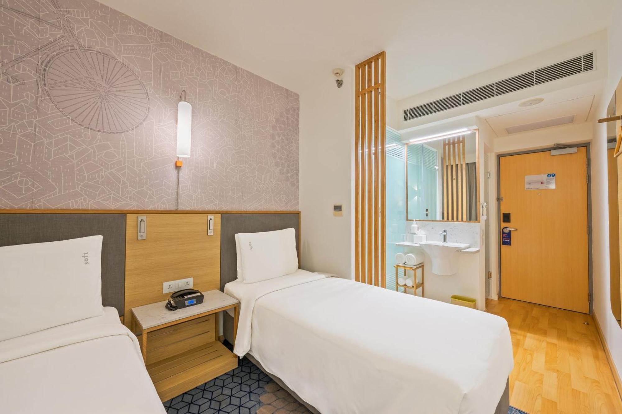 Holiday Inn Express Gurugram Sector 50 By Ihg Гургаон Екстериор снимка