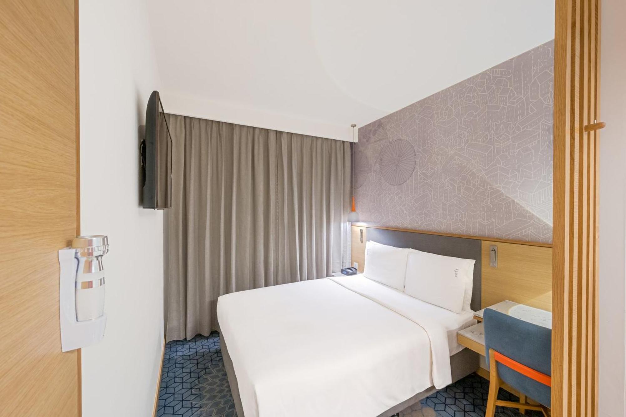 Holiday Inn Express Gurugram Sector 50 By Ihg Гургаон Екстериор снимка